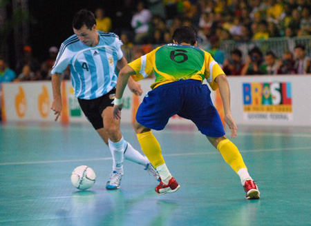 https://upload.wikimedia.org/wikipedia/commons/0/06/Futebol_Salao_Pan2007.jpg